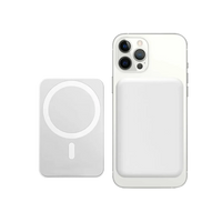 Batería MagSafe 5000mAh cargando iPhone – Casher Group Chile 2