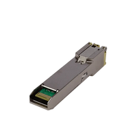 Módulo SFP RJ45 Ubiquiti UF-RJ45-1G instalado en switch rack – Casher Group Chile 3