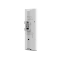 Access Point exterior Ruijie RG-RAP62-OD, vista posterior con soporte de montaje y etiqueta – Casher Group Chile 4