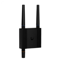UniFi UMR-Ultra – Vista lateral puertos Fast Ethernet RJ45 slot nano SIM y puerto USB-C Casher Group Chile 2